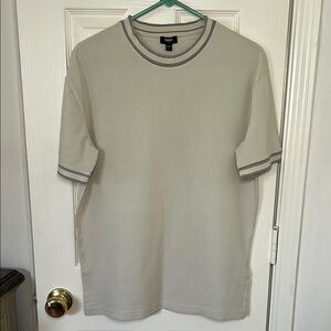 Express men’s Short Sleeve T-Shirt. Size Extra Small but fits like a Medium.